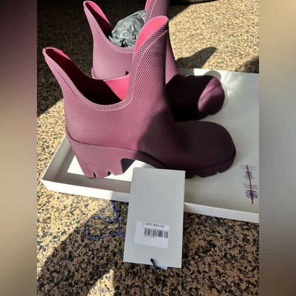 NEW Burberry 8.5 women’s high heeled boot purple, brand new, never worn - Picture 5 of 14